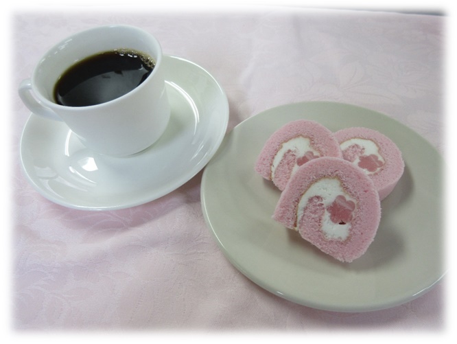桜ロールケーキセット600円